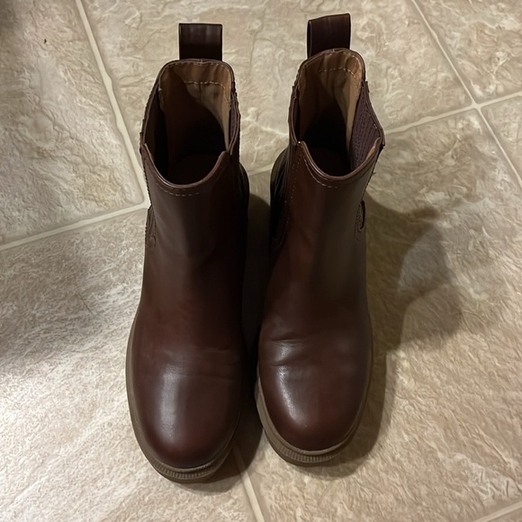 Universal Thread Chelsea Boot - Picture 2 of 4